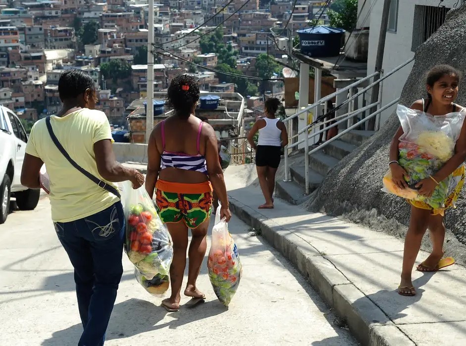 Brasil completa 1 ano fora do Mapa da Fome, mas desafios persistem