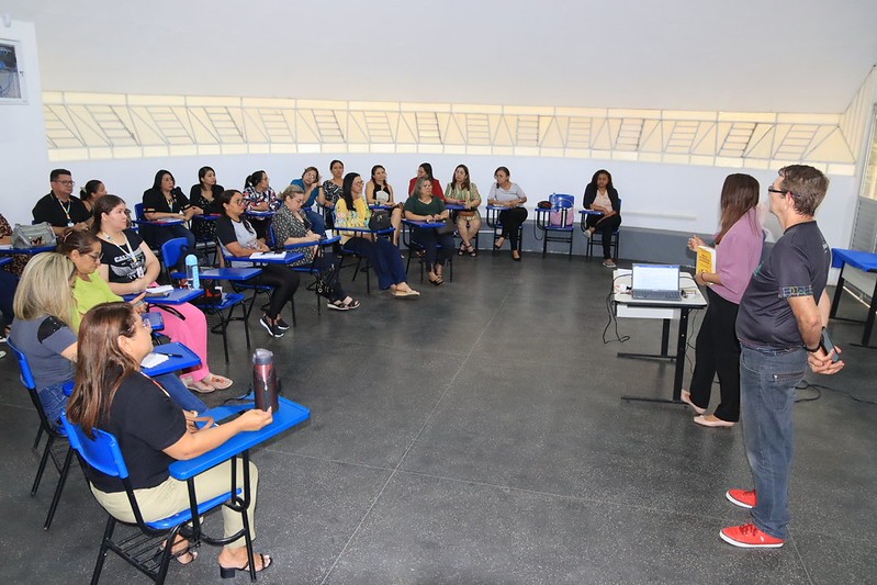 Prefeitura abre inscrições para cursos gratuitos de idiomas para servidores da educação municipal de Manaus