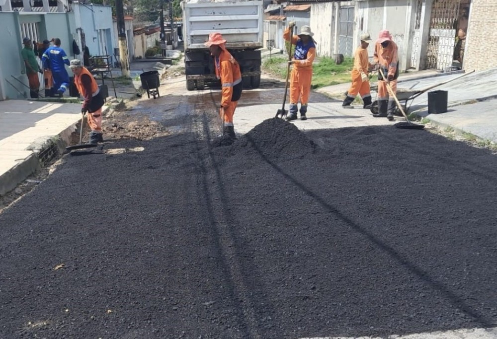 Prefeitura de Manaus avança com recuperação asfáltica no conjunto Manoa