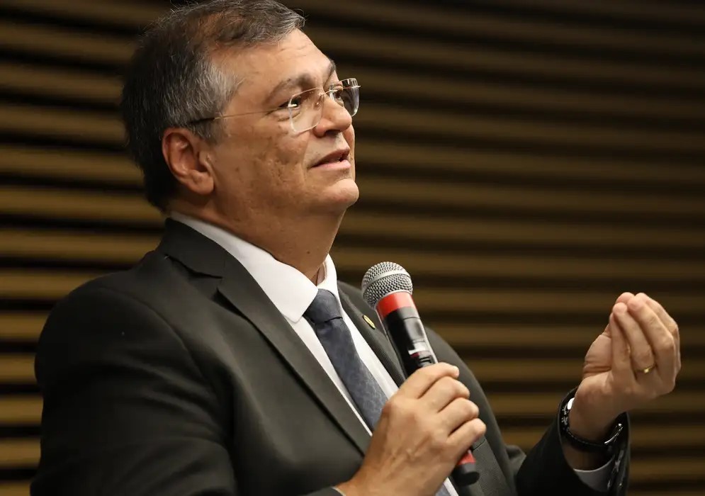 Dino envia à PF explicações de partidos sobre gestão de emendas