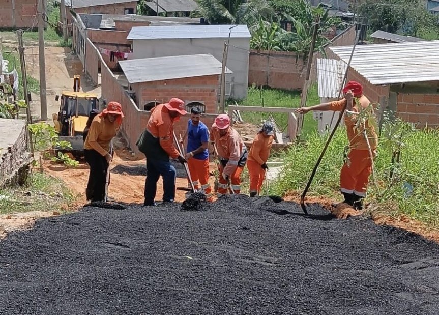 Prefeitura de Manaus transforma rua com solo natural a partir de obra de pavimentação no bairro Nova Cidade