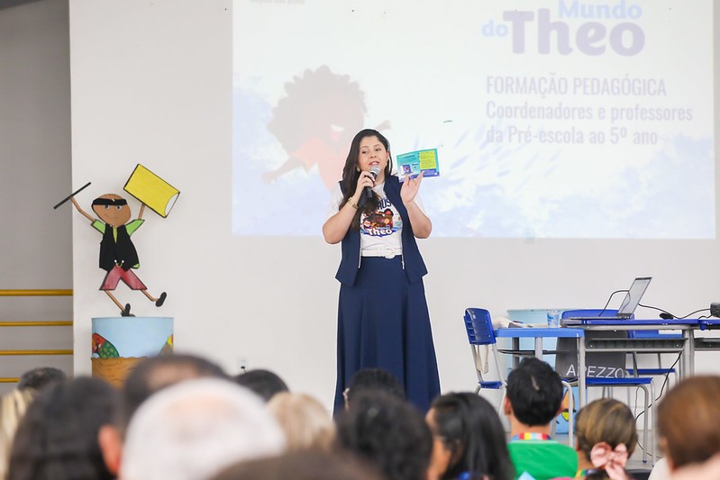 Professores da rede municipal participam de formação do projeto ‘Mundo do Theo’