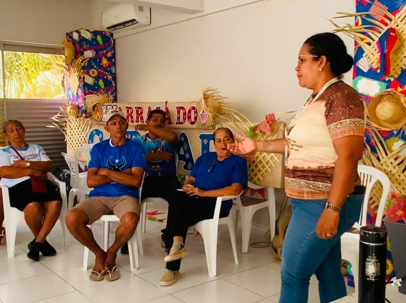 Funcionários e usuários do CAP’s AD recebem oficina para implantação de Horta Terapêutica