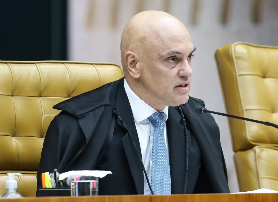 Moraes dá 48 horas para Bolsonaro informar se autorizou vídeo com IA