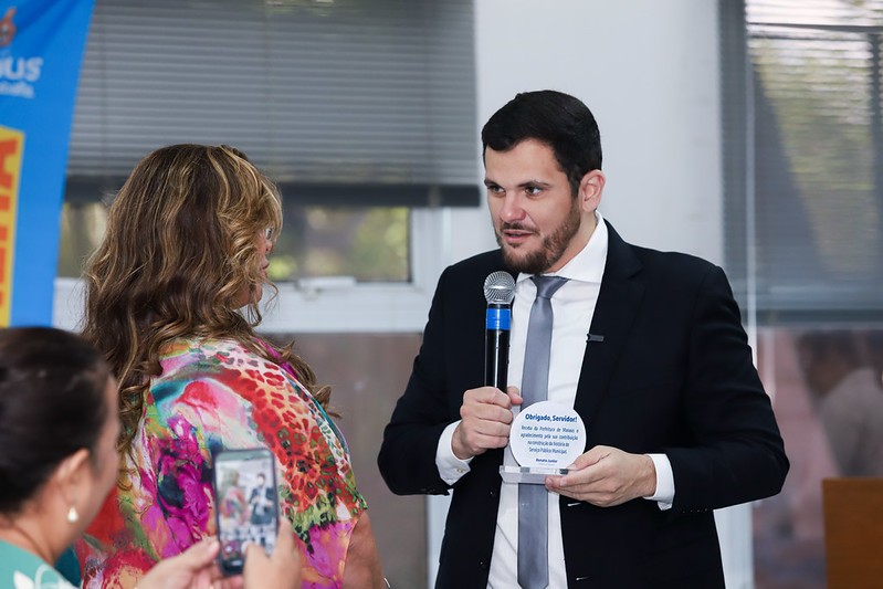 Renato Junior prestigia cerimônia de servidores públicos recém-aposentados e agradece pelos anos de dedicação
