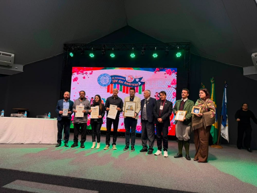 Prefeitura de Parintins recebe homenagem internacional da IOV pelo fortalecimento do Festival Folclórico