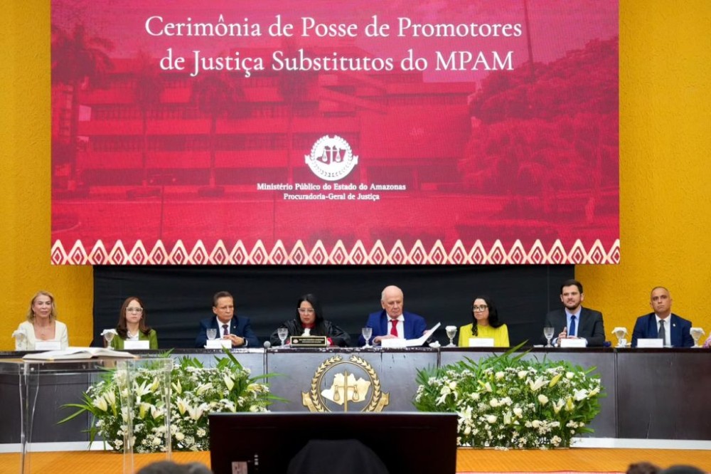 Renato Junior prestigia posse de novos promotores de Justiça e destaca diálogo entre instituições em favor da população