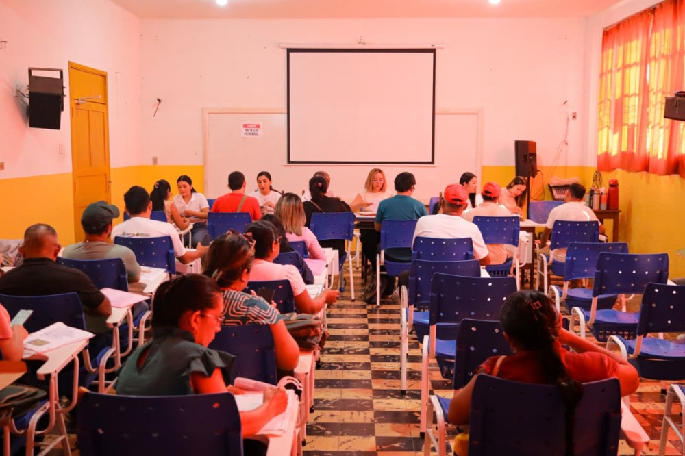 Ano letivo 2026/2027: servidores de escolas de várzea de Parintins assinam contratos