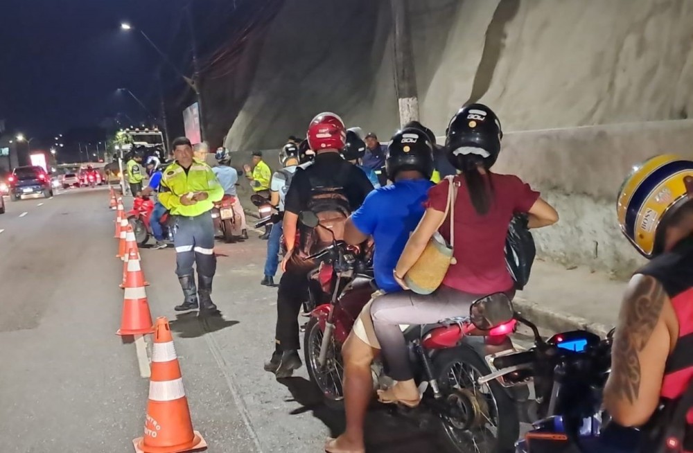 Operação da Prefeitura de Manaus remove das ruas veículos que ofereciam riscos à segurança