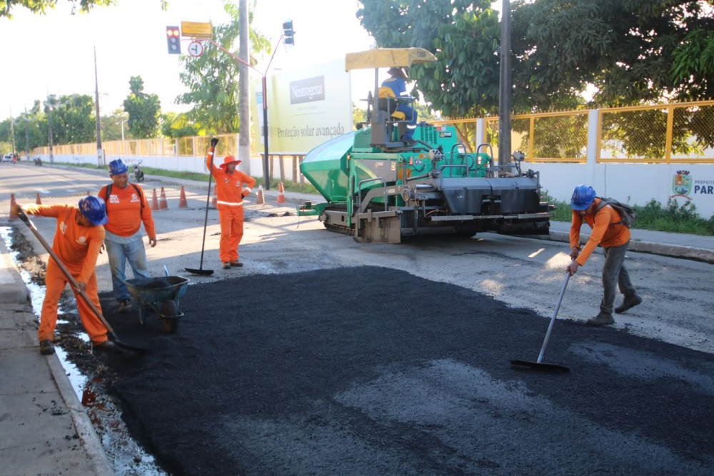 Serviços de asfaltamento promovem melhorias na Avenida Paraíba