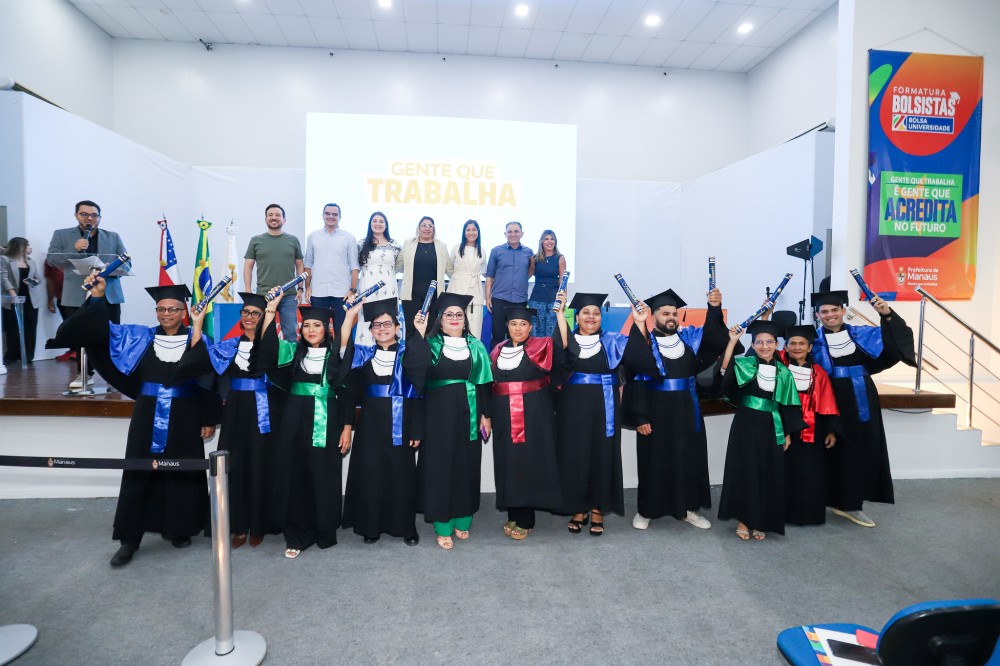 Prefeitura de Manaus entrega certificados para formandos do Programa Bolsa Universidade