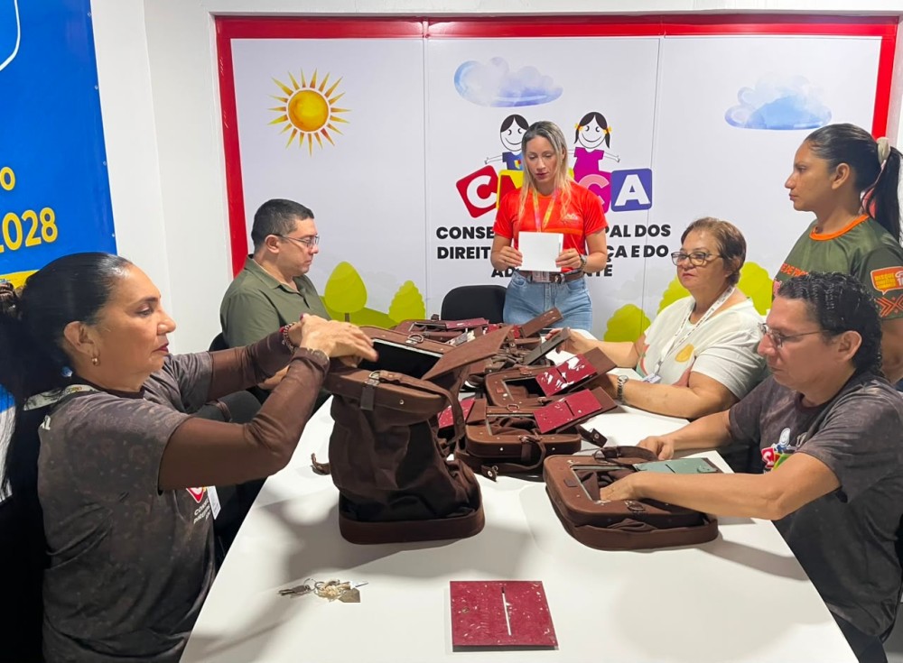 Comissão Especial realiza lacre das urnas para a eleição suplementar do Conselho Tutelar em Parintins