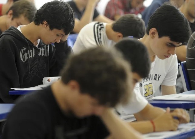 Cursinhos populares ampliam oportunidades para o Enem