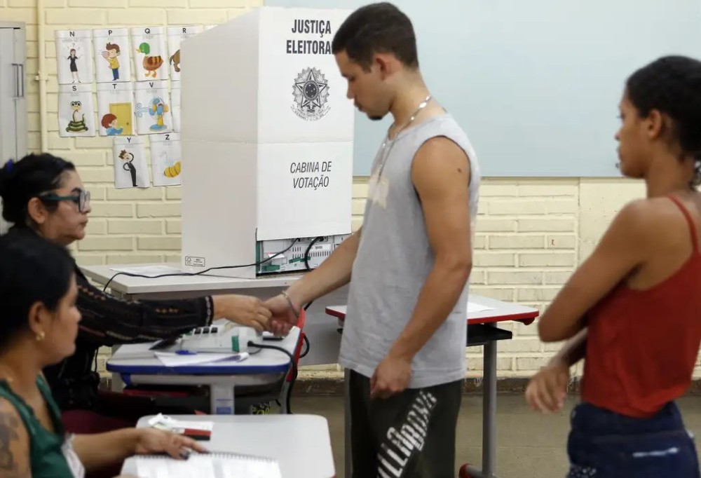 Com envelhecimento da população, eleitorado jovem recua 22% em 16 anos