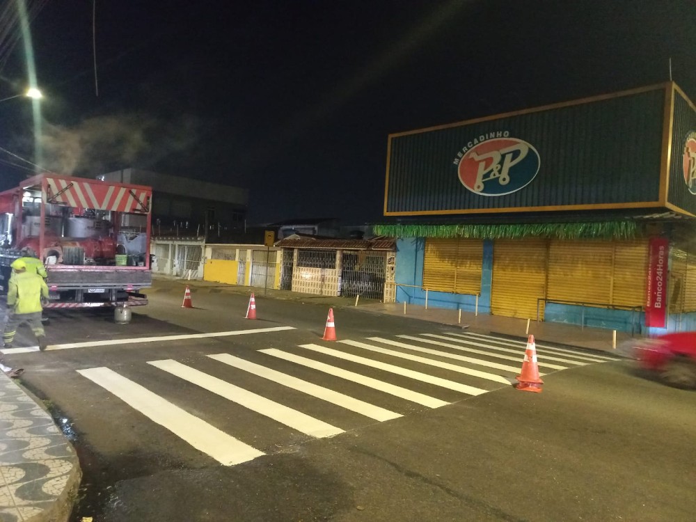 Prefeitura implanta sinalização em mais vias de Manaus para organizar tráfego e proteger pedestres