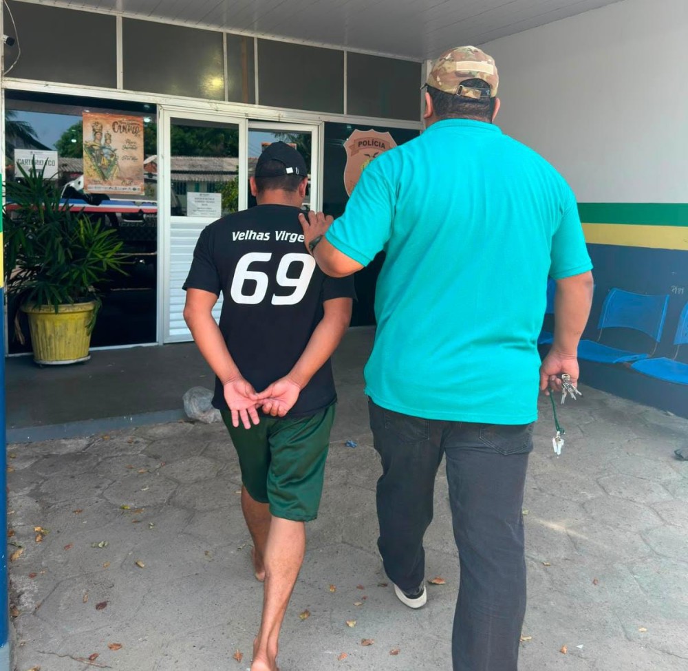 Homem é preso por perseguir e ameaçar ex-companheira mesmo após medida protetiva em Parintins