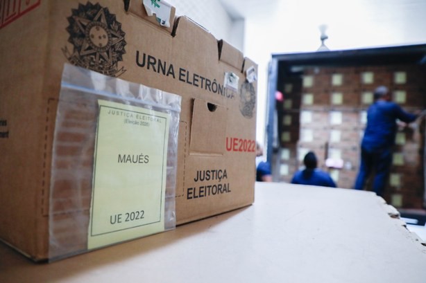 TRE-AM realiza maior remessa de urnas eletrônicas para o interior do Amazonas