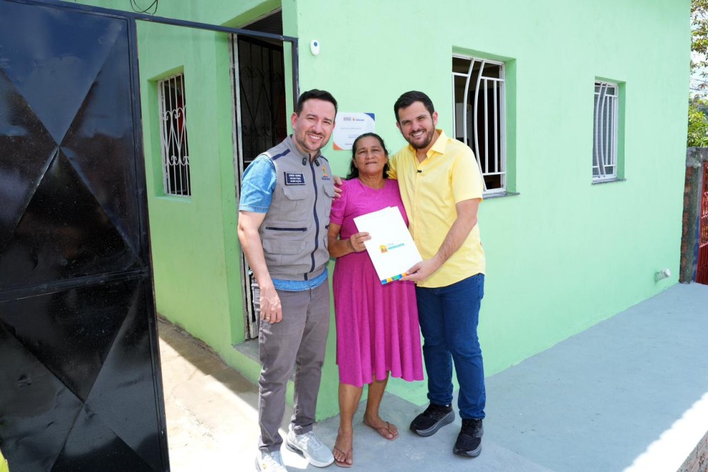 Prefeito Renato Junior entrega moradias reformadas pelo ‘Casa Manauara’ a famílias do Cidade de Deus
