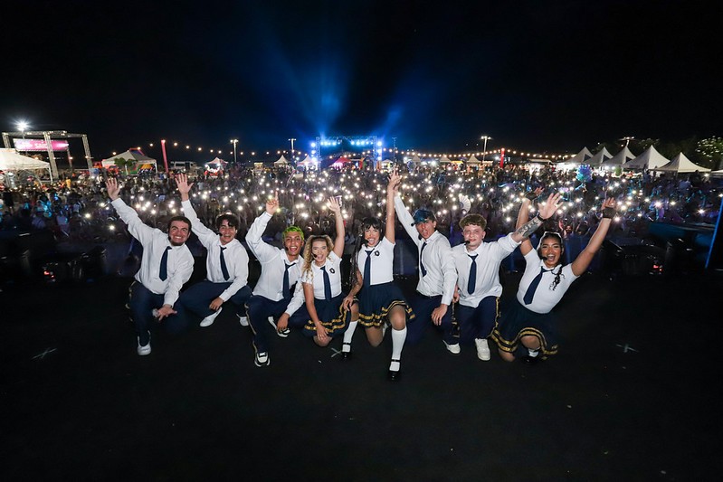 ‘Passinho’ reúne diversão, inclusão e espetáculo infantil Kysha e Mine na primeira noite do ‘#SouManaus Passo a Paço 2026’