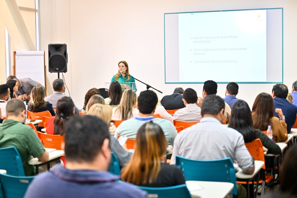 TCE-AM reúne chefes e diretores em formação sobre Guia de Boas Práticas em votos e acórdãos
