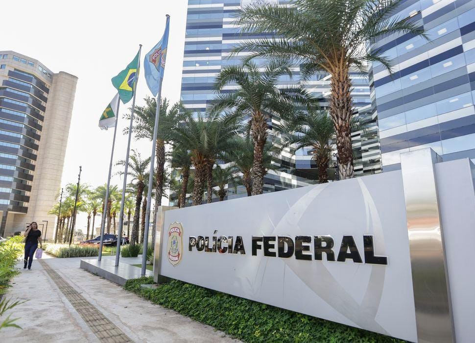 PF envia a Gilmar e Zanin íntegra de material do celular de Vorcaro