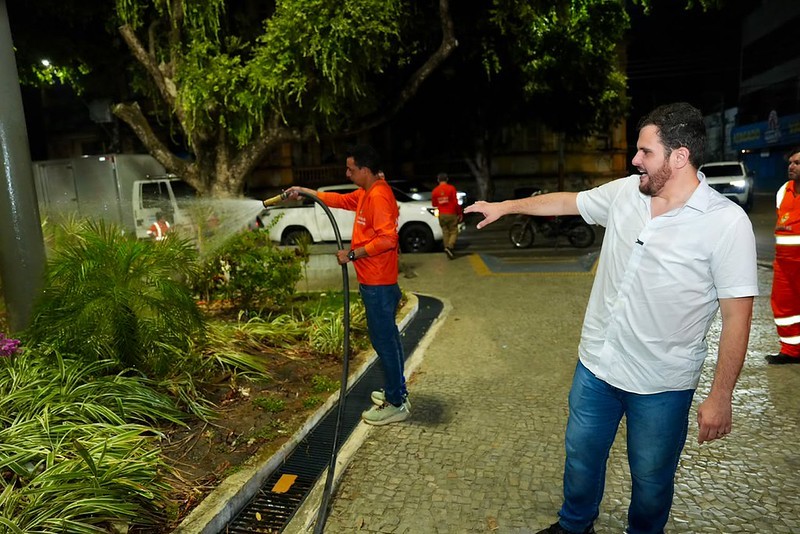 Prefeito Renato Junior amplia irrigação de árvores em Manaus durante período de calor extremo