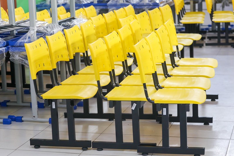 Prefeitura entrega novos mobiliários para mais uma escola da rede municipal