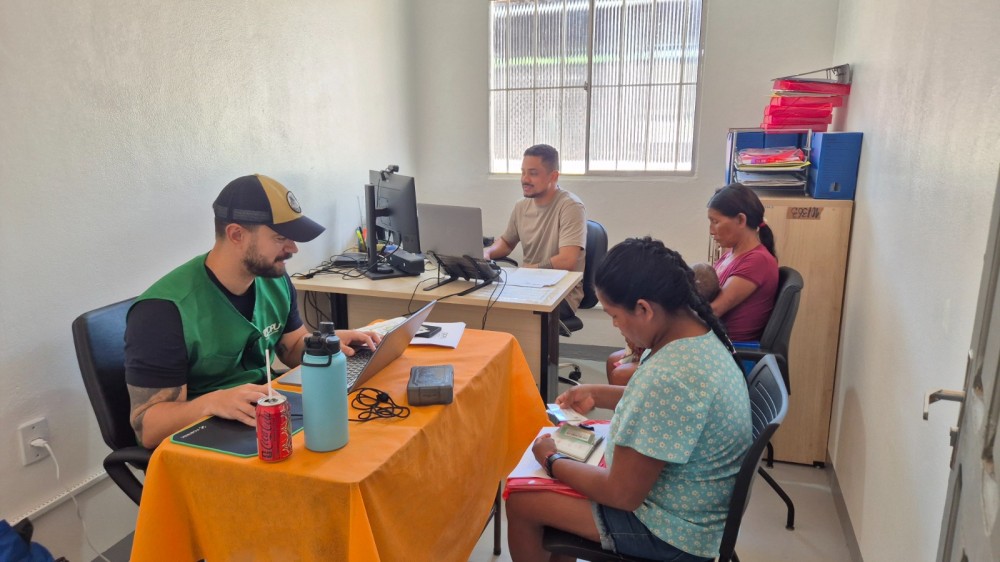 Família indígena garante registros civis durante ação da Defensoria no Distrito de Iauaretê
