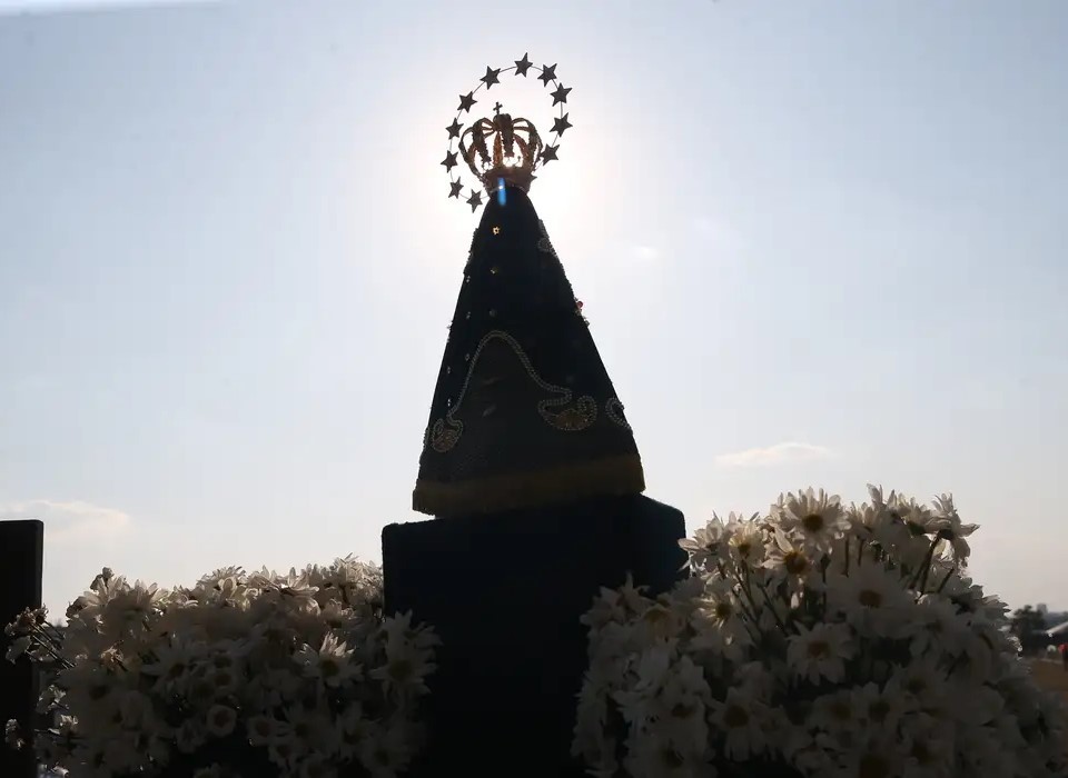 Dino manda PF investigar disseminação de ataques a imagens católicas