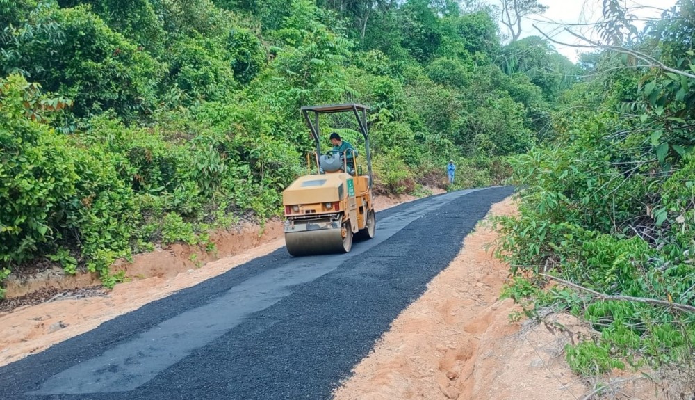 Prefeitura de Manaus pavimenta ladeiras no ramal ZF5 e melhora acesso na zona rural