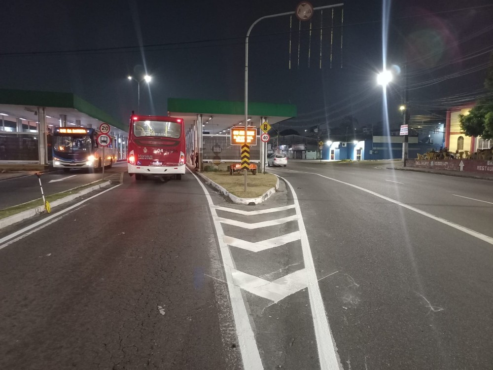 Prefeitura de Manaus reforça sinalização viária em áreas escolares, cruzamentos e acessos ao transporte coletivo