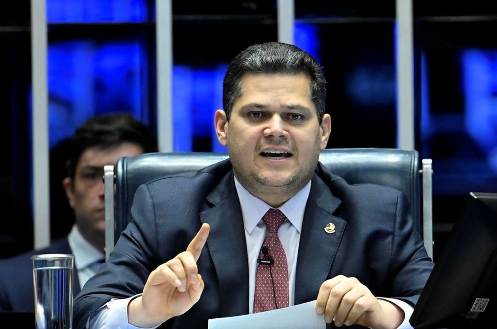 Alcolumbre anuncia sessões para discutir e votar fim da escala 6x1