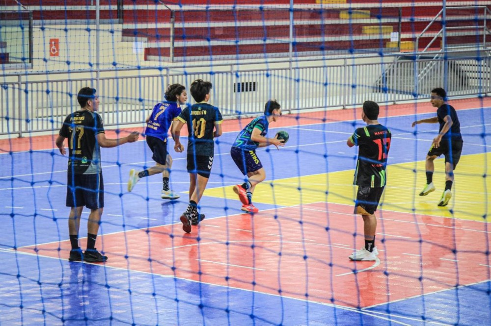 Seleção de handebol juvenil intensifica treino visando jogos nacionais