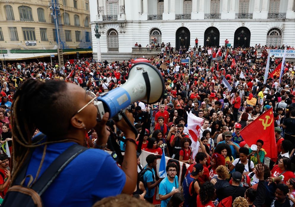 Estudantes fazem atos pelo país em apoio a Lula