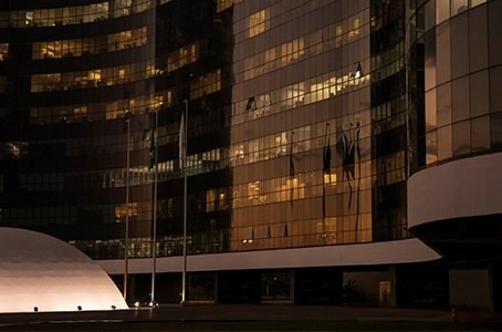 Corregedor eleitoral proíbe Nikolas e Marçal de voltar a divulgar conteúdos proibidos pelo TSE
