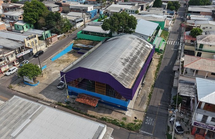 Prefeitura de Manaus avança na reta final da reforma da quadra de esportes do Lírio do Vale