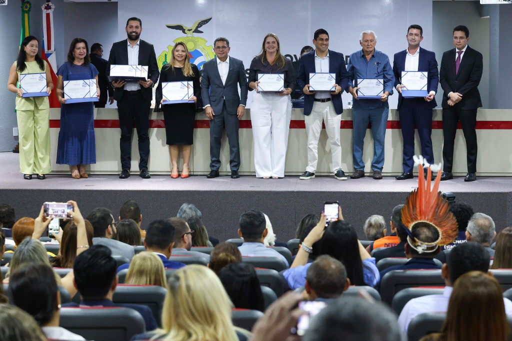 Governador Wilson Lima premia &oacute;rg&atilde;os estaduais e destaca avan&ccedil;os em transpar&ecirc;ncia e controle na gest&atilde;o p&uacute;blica 4_Fotos Alex Pazuello, Arthur Castro e Diego Peres Secom.jpeg